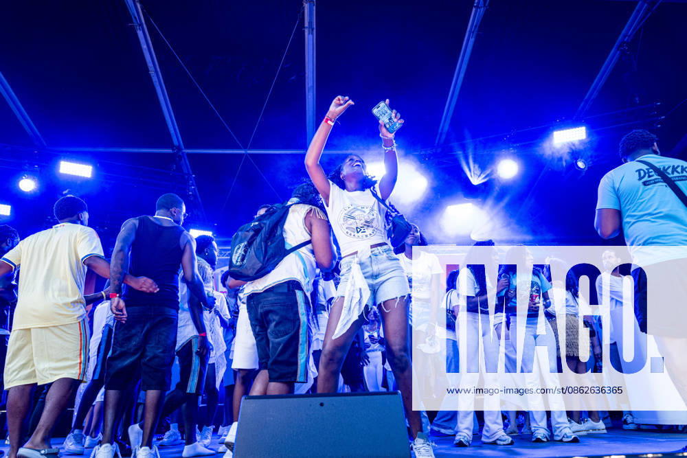 24 July 2026, Rotterdam, the Netherlands. The Latin Music Brass Band celebrates after being named winners of the Battle of Drums. Competing in the Battle of Drums, three brass band groups†Rhythm Allstars Brass Band, S.L.R. Brass Band, and Latin Music Brass Band†perform during the Battle of Drums. This is the opening event of Rotterdam Unlimitedâ€⠢s Zomercarnaval 2026. Rotterdam Netherlands - ZUMAp202 20260724_zip_p202_024