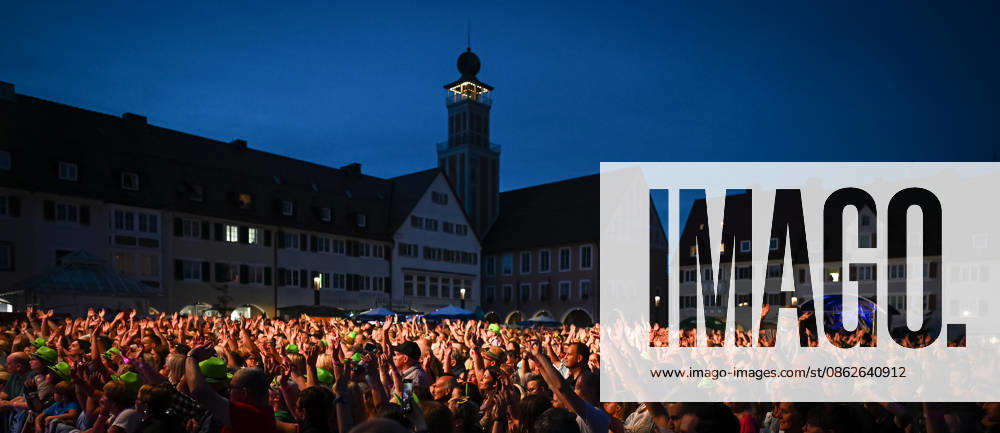 Freudenstadt, July 24, 2026: Black Forest Air Open Air Festival on the Market Square—overview, spectators, and fans create a lively atmosphere on the Market Square with the town hall tower in the background; headliner: DJ Oetzi with his band