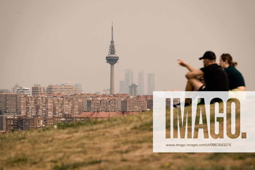 The sky over Madrid at dawn is shrouded in smoke from the fire in the western mountains. The sky is shrouded in smoke caused by the fire in the western mountains, as seen from Cerro del Tío Pío on July 25, 2026, in Madrid, Spain. A total of 63,000 people have been directly affected by the severity of the fire in the Madrid region, but millions have felt the consequences in the city of Madrid: an intense smell of burning, a blanket of smoke covering the capital, and a shower of ash. JULY 25, 2026 FOREST FIRE POLLUTION SMOKE Carlos Lujá Madrid, Madrid, Spain