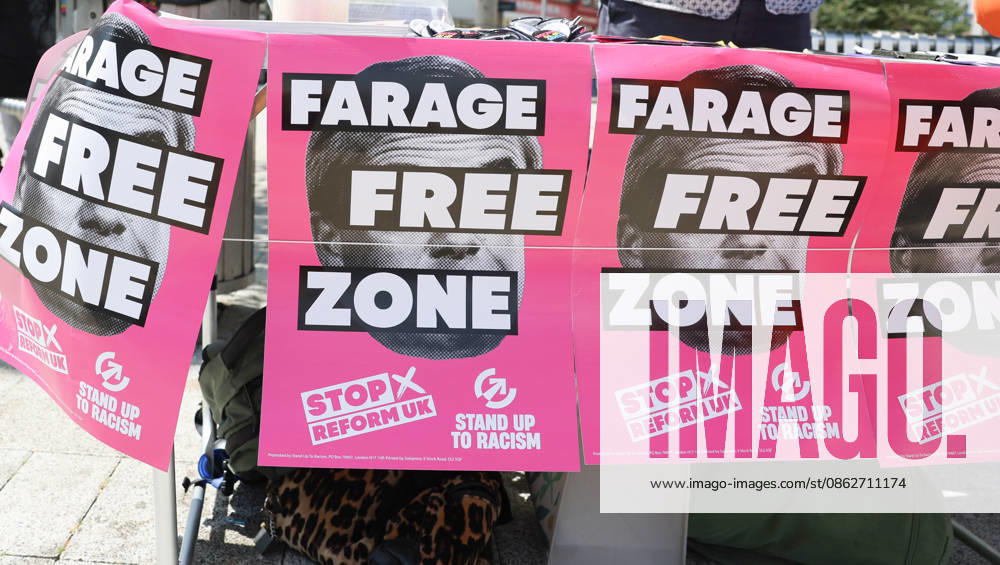 Clacton-On-Sea, UK. Anti Reform UK, campaigners set out a stall in, Clacton-On-Sea, Essex. Nigel Farage has resigned his seat and is now campaigning to be re-elected in the Clacton constituency at the upcoming by-election on the 13th August. Clacton-On-Sea UK - ZUMAl94_ 20260726_zaf_l94_022