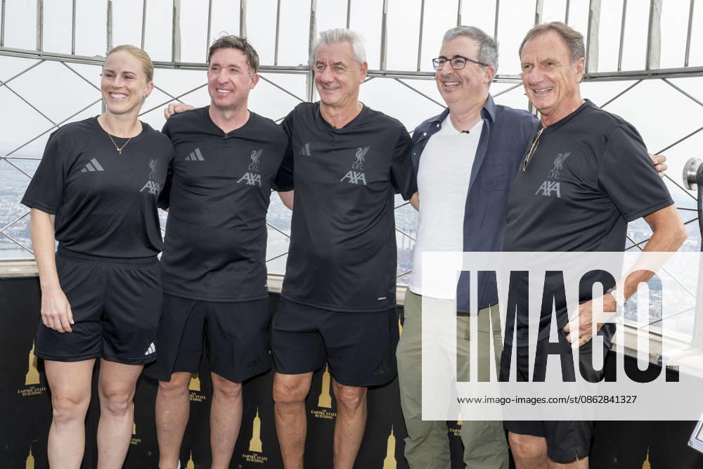 NATASHA DOWIE, ROBBIE FOWLER, IAN RUSH, JOHN OLIVER and PHIL THOMPSON visit the Empire State Building in New York to celebrate Liverpool FC. 28 July 2026 New York USA - ZUMAa265 20260727_zep_a265_010