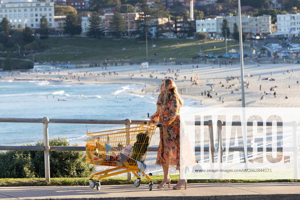 JENNIFER COOLIDGE, Jennifer Coolidge in Bondi for a stunt in Sydney, Tuesday, July 28, 2026. ( NO ARCHIVING SYDNEY NEW SOUTH WALES AUSTRALIA