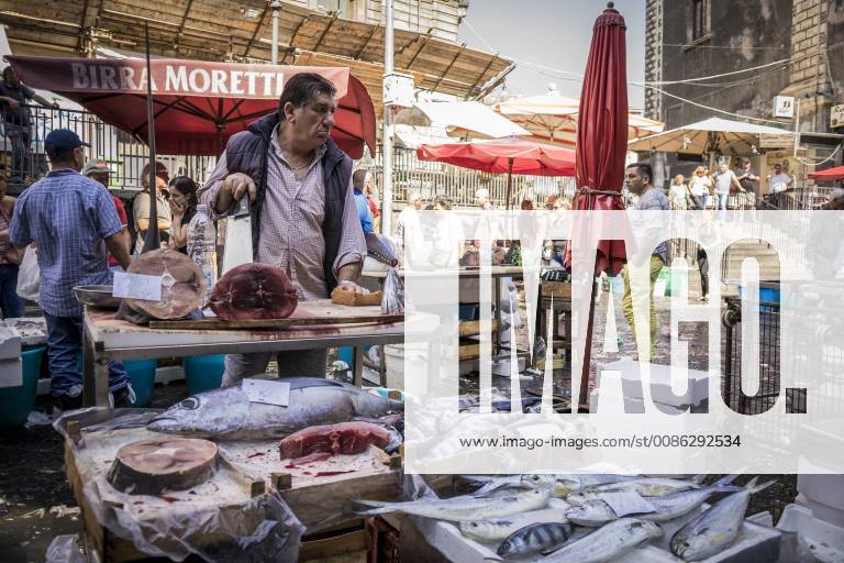 IMAGO Creative: Stadt-Dichotomien View Of A Fish Market In The City Of Sicily, Catania, Catania Sicily Italy