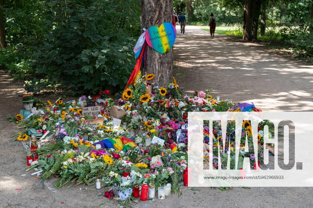 Berlin, Germany, Europe: The victim of the Islamist terrorist attack during Christopher Street Day (CSD) is being remembered at an impromptu memorial of flowers and candles set up by a tree at the scene of the crime in Tiergarten.