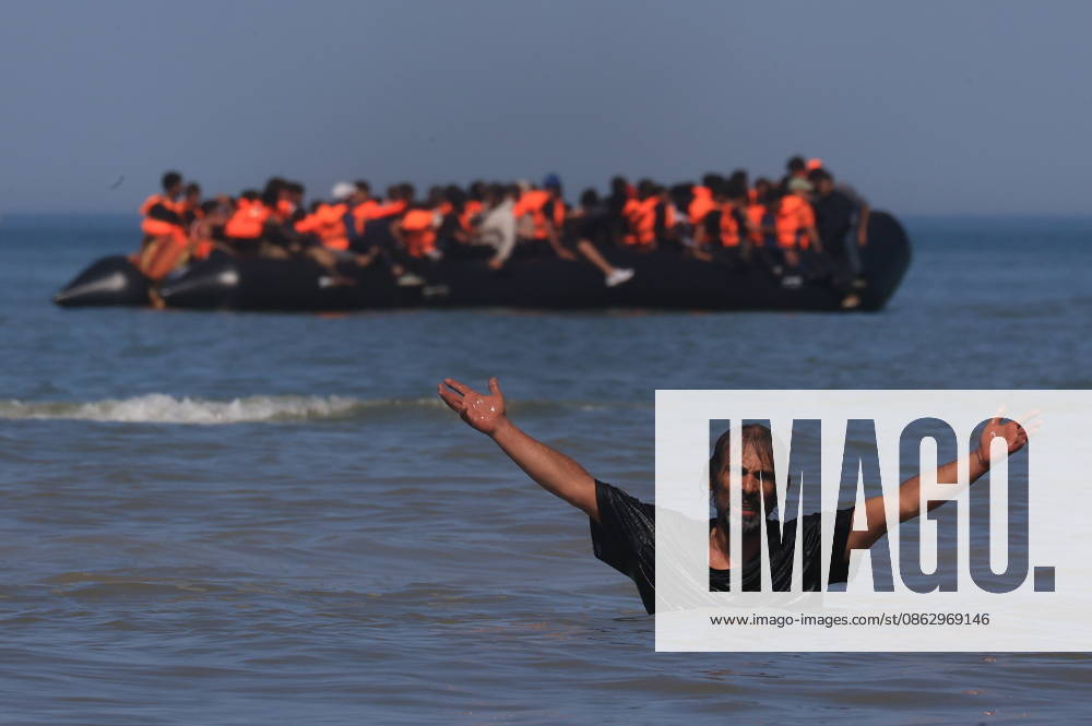 Migrants rescued from water during English Channel crossing attempt in France HARDELOT, FRANCE - JULY 29: Migrants are rescued from the water after attempting to cross the English Channel aboard an inflatable boat at Hardelot-Plage in northern France on July 29, 2026. Marcin Nowak Anadolu Hardelot France. Editorial use only. Please get in touch for any other usage.