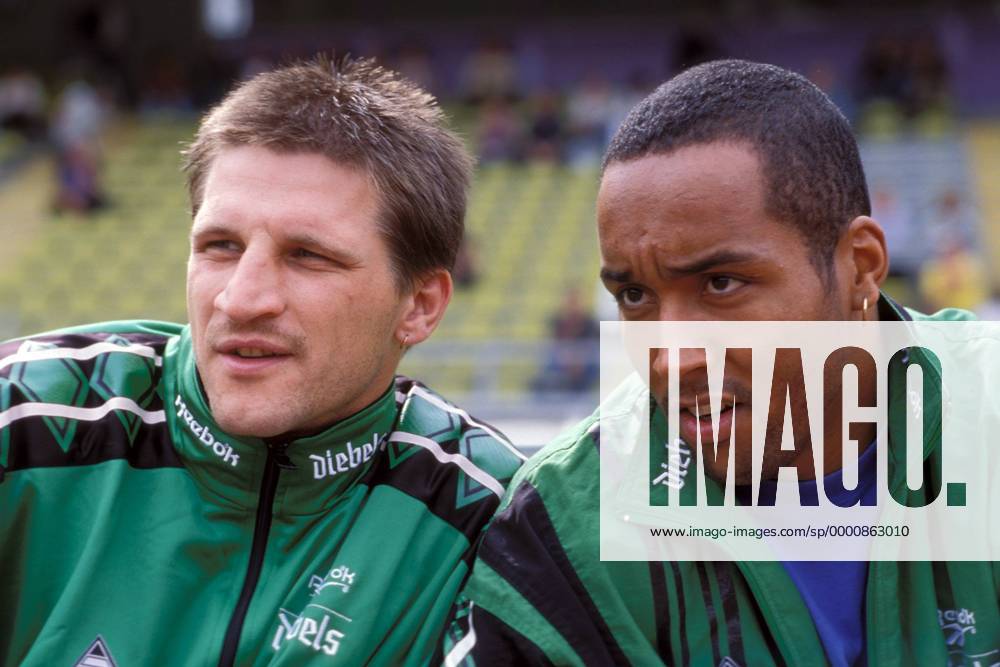 Thomas Kastenmaier (li.) und Martin Dahlin (beide Gladbach) Fußball 1. BL Herren DEUTSCHSPRACHIGE SPORTZEITSCHRIFTEN UND -ZEITUNGEN NUR NACH RÜCKSPRACHE, DFB-Pokal 1995 1996 Gruppe Nürnberg