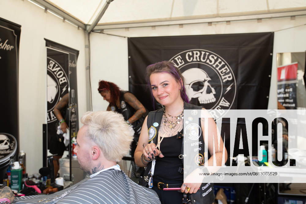 Day 2 of the 35th Wacken Open Air: Metal Legends in the Summer Heat The second day of Wacken took place in the summer heat, and the legends shared the stage. Well into the night, more stars of th