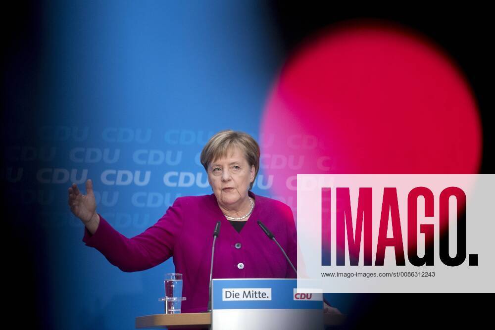 Angela Merkel DEU, Deutschland, Germany, Berlin, 29.10.2018 Angela Merkel, Bundeskanzlerin und Bundesvorsitzende der CDU, waehrend der Pressekonferenz am Tag nach der Hessenwahl in der Parteizentrale Konrad-Adenauer-Haus in Berlin. In der PK verkuendet Merkel, dass sie nicht mehr als Parteivorsitzende und Kanzlerkandidatin antreten wird. Angela Merkel, German Chancellor and leader of the German Christian Democrats CDU, during a press conference the day after elections in the state of Hesse at the CDU party headquarter Konrad-Adenauer-Haus on October 29, 2018 in Berlin, Germany. Merkel announced that she will not seek re-election neither as party chairwoman nor as chancellor, and that she will withdraw from political office once her terms end.
