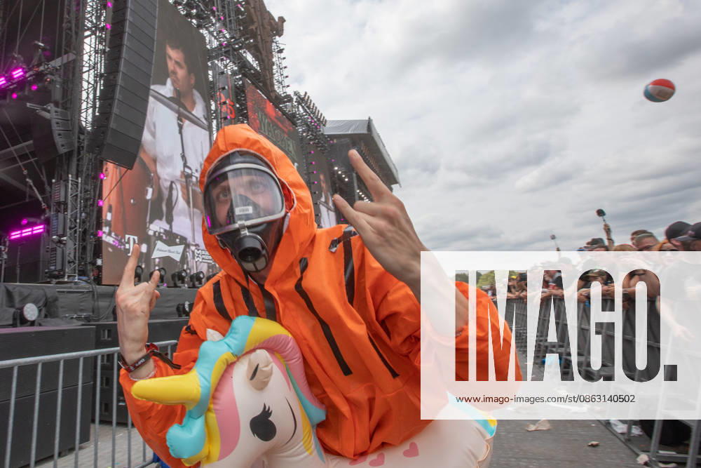 The 35th Wacken Open Air: Friday, Headliner Day. With temperatures that were almost mild, Friday at the Wacken Open Air once again broke all records. All day long, fans waited not only for Judas Priest, but also for Hatbreed and In Flames, Danko Jones and other bands rocke