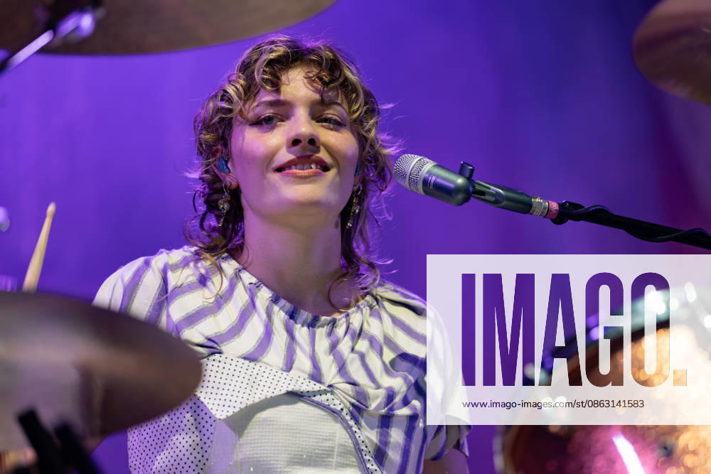 Green Juice Festival 2026 BLOND Lotta KUMMER Drums, Vocals The Chemnitz-based indie pop band Blond performing live outdoors on the main stage at the Green Juice Festival in Park Neu Vilich in Bonn, Bonn Neu Vilich, North Rhine-Westphalia, Germany