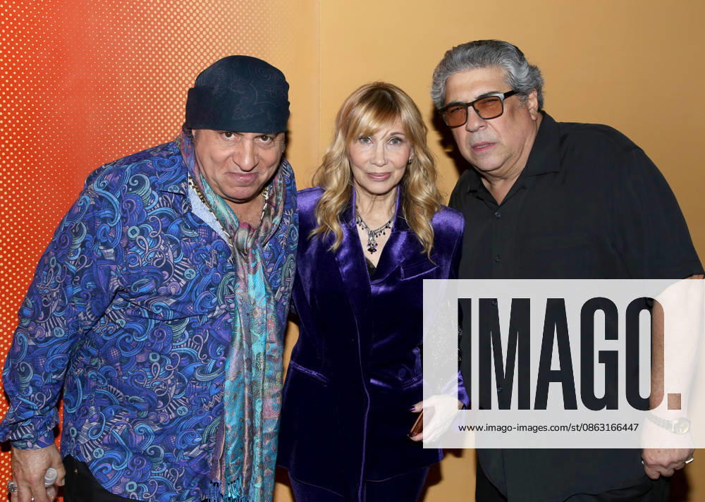 Vincent Pastore 1946 - 2026 The Sopranos? actor Vincent Pastore has died at the age of 80. He was found deceased at his home in New York City on August 1, 2026.. A cause of death was not provided. ==========================================================================================Steven Van Zandt, Maureen Van Zandt & Vincent Pastore The Sopranos 20th Anniversary Red Carpet Held at the SVA Theater on January 9, 2019. New York City SVA Theater NY USA