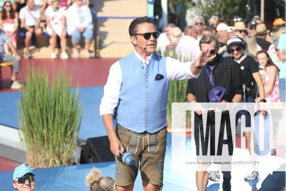Stefan Mross on the ARD TV show *Immer wieder sonntags* at Europa-Park Rust