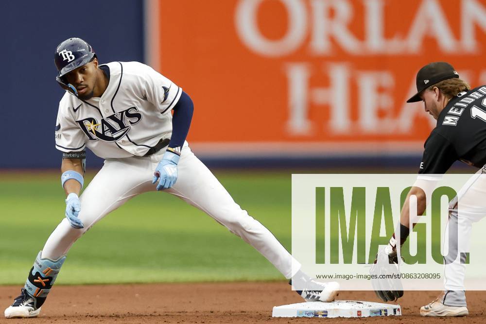 Tampa Bay Rays left fielder Chandler Simpson (14) hits a single but advances to second base after an error during the eighth inning against the Chicago White Sox on Sunday, Aug. 2, 2026 in St. Petersburg. St. Petersburg USA - ZUMAs70_ 20260802_zan_s70_021