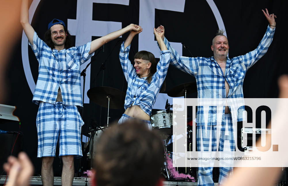 Heimspiel Knyphausen Music Festival, July 31–August 2, 2026, Concert by the band Fortuna Ehrenfeld on Sunday, August 2, 2026. Performance by the band Fortuna Ehrenfeld at the Heimspiel Knyphausen Festival on August 2, 2026. Featuring Jannis Bentler on drums, Jenny Thiele on keyboard