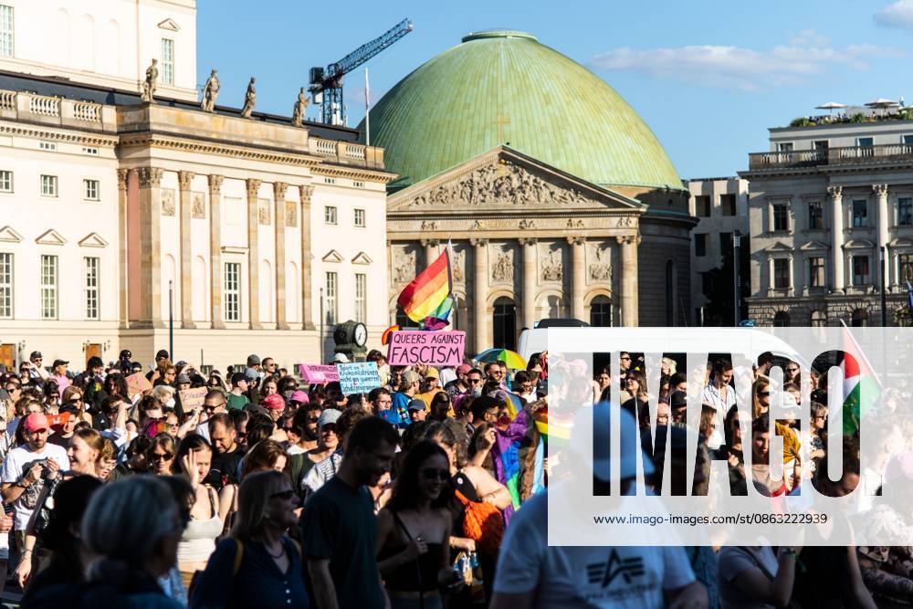 BERLIN, Germany †August 2, 2026: Thousands of people gather at Neptunebrunnen under the slogan â€oeFrom Grief to Anger to Resistance†to condemn the recent attack at Berlin Pride. The peaceful march continued to the Brandenburg Gate with participants carrying banners, posters, and drums. Police arrested one suspect near the demonstration who was carrying a German flag and fireworks. Berlin Germany - ZUMAq101 20260802_zna_q101_171