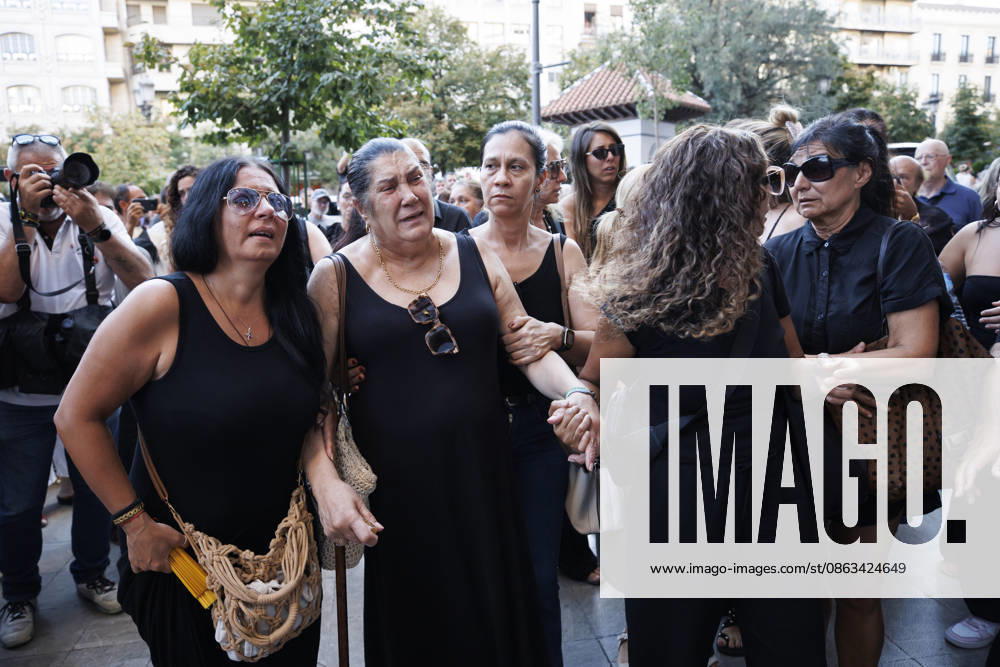 Granada bids farewell to flamenco guitarist Pepe Habichuela The widow of guitarist Pepe Habichuela, Amparo Nino 2i, upon her arrival at the funeral chapel set up at the Isabel la Católica Municipal Theater in Granada, his hometown. August 5, 2026, in Granada, Andalusia, Spain. Guitarist José Antonio Carmona, known as Pepe Habichuela (Granada, 1944), passed away this Tuesday at the age of 82 in Madrid after two years away from the stage due to illness. The musician was awarded the Medal of Merit in Fine Arts in 2018, and last February the government conferred upon him the Grand Cross of the Civil Order of Alfonso X the Wise, and described him as one of the most influential figures in contemporary flamenco guitar. AUGUST 5, 2026 Álex Cá Gran