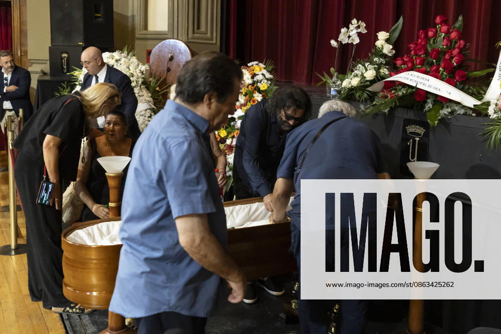 Granada bids farewell to flamenco guitarist Pepe Habichuela. A memorial chapel for the guitarist, Pepe Habichuela, has been set up at the Isabel la Católica Municipal Theater in Granada, his hometown. August 5, 2026, in Granada, Andalusia, Spain. Guitarist José Antonio Carmona, known as Pepe Habichuela (born in Granada in 1944), passed away this Tuesday at the age of 82 in Madrid after two years away from the stage due to illness. The musician was awarded the Medal of Merit in Fine Arts in 2018, and last February the government conferred upon him the Grand Cross of the Civil Order of Alfonso X the Wise, and described him as one of the most influential figures in contemporary flamenco guitar. AUGUST 5, 2026 Álex Cá Granada, Andalusia, Spain
