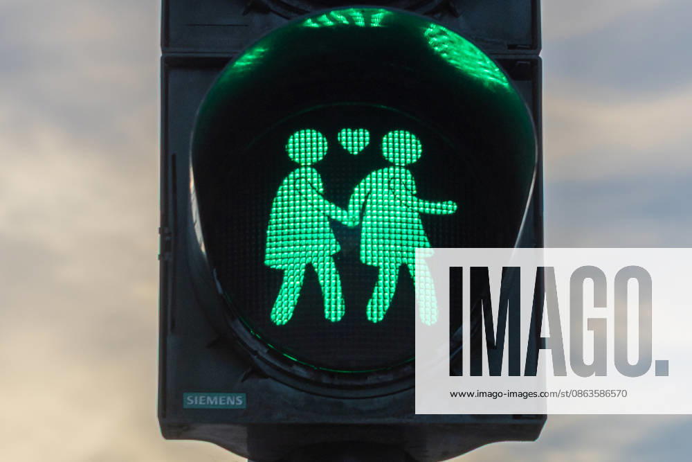 Traffic light symbols featuring same-sex couples as a sign of diversity, Erlangen, August 7, 2026 A pedestrian traffic light displays two female figures holding hands with a heart symbol above them when the light is green. The signal symbolizes diversity and acceptance of same-sex couples in road traffic. Erlangen Research Center, Bavaria, Germany 20260807-286A4454-M4000
