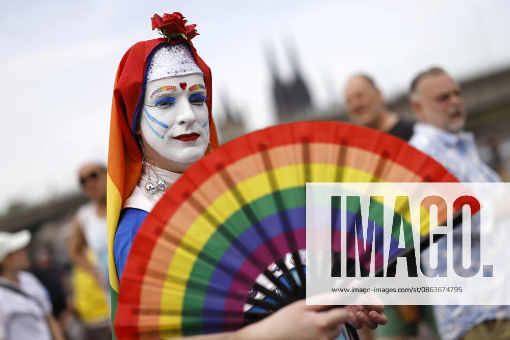 Scene from the Cologne Queer March under the slogan Cologne Shows Solidarity, Cologne Takes a Stand, a solidarity demonstration following the Islamist attack on the CSD in Berlin. Featured image, symbolic image. Cologne, August 9, 2026, North Rhine-Westphalia, Germany