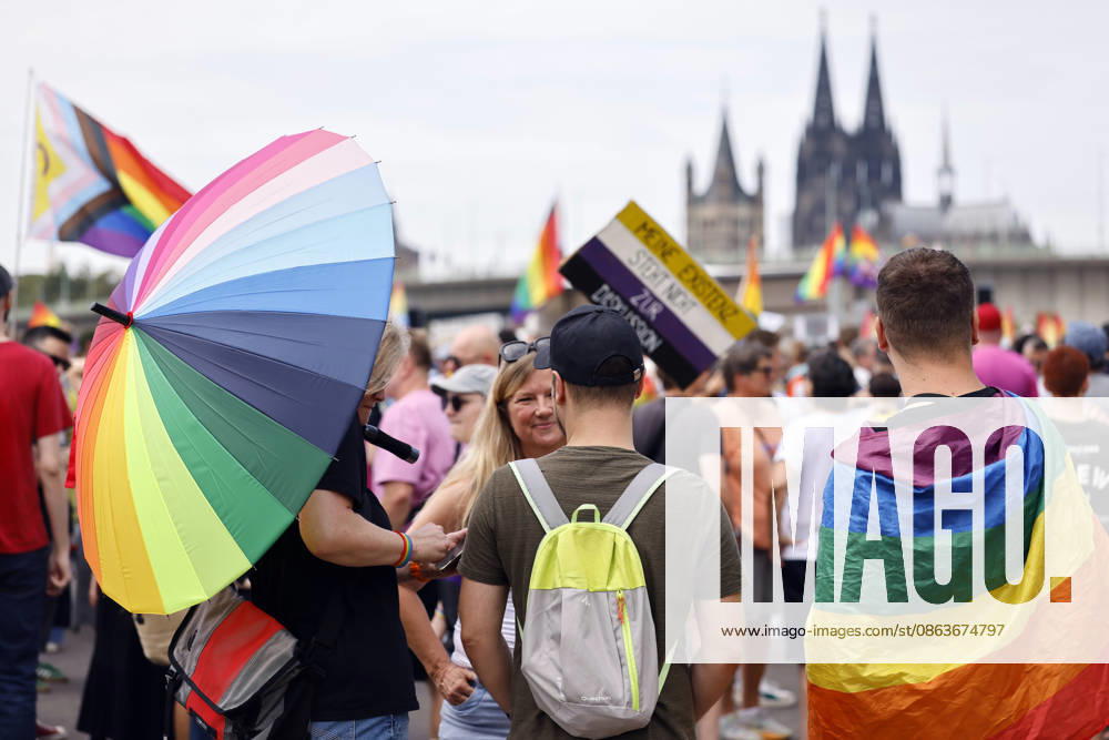 Scene from the Cologne Queer March under the slogan Cologne Shows Solidarity, Cologne Takes a Stand, a solidarity demonstration following the Islamist attack on the CSD in Berlin. Featured image, symbolic image. Cologne, August 9, 2026, North Rhine-Westphalia, Germany