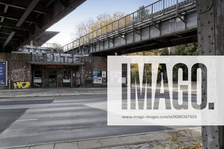 Siemensbahn in Siemensstadt 2018 11 01 Berlin Germany Route Building of the Siemensbahn line, which was shut down in 1980 by the Deutsche Reichsbahn in West Berlin and connects the Jungfernheide ring station along the Siemenswerke and the housing estates in S