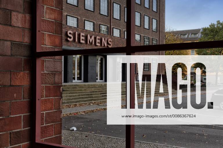 Siemens Wernerwerk Hochhaus 2018 11 01 Berlin Germany Entrance to the Siemens Wernerwerk Hochhaus The building was built in the mid-1920s in the style of steel skeleton construction and New Objectivity In connection with the decision to erect a Siemens Innovations and Research Campus there, the reconstruction of the nearby S railway line connecting the Siemens Works to the Ringbahn will also be brought into play