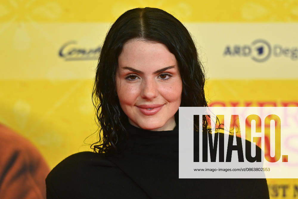 Ruby O FEE, actress; single frame; cropped close-up; portrait; World Premiere of *STECKERLFISCHFIASKO* on August 10, 20226, at the Mathäuser Kino in Munich; red carpet