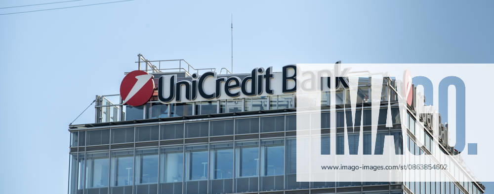 Bratislava, Slowakei ? 27. April 2026: UniCredit Bank-Schild am Gebäude. Bratislava. Slowakei. Bratislava, Slovakia - April, 27, 2026 : UniCredit Bank sign on the building. Bratislava. Slovakia. (License=RM)