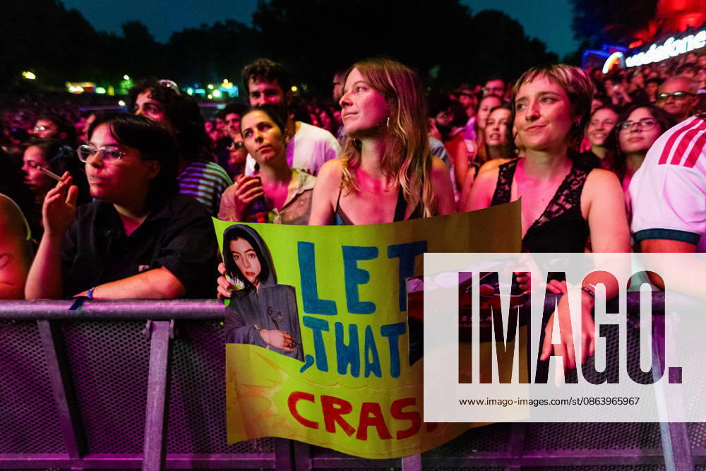 Fans seen during the concerto of the Irish singe r songwriter, Ciara Mary?Alice Thompson aka CMAT seen performing on the Vodafone Stage during Vodafone Paredes de Coura. Paredes De Coura Portugal - ZUMAs197 20260812_aaa_s197_280