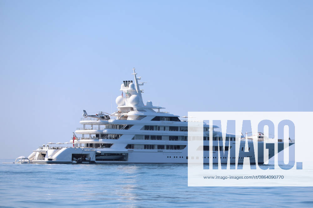 Jeff Bezos Yacht Anchored Off Forte dei Marmi Coast Jeff Bezos s yacht is anchored off the coast of the seaside resort of Forte dei Marmi, Italy on April 14, 2026. Photo by Iacopo Giannini IPA ABACAPRESS.COM Forte dei Marmi: Italy