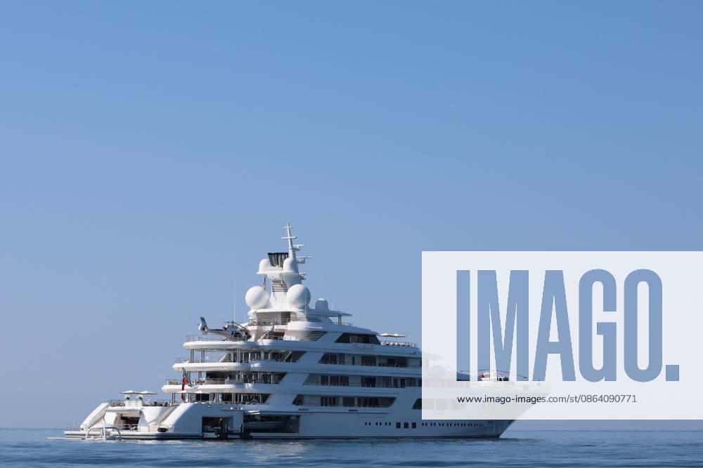 Jeff Bezos Yacht Anchored Off Forte dei Marmi Coast Jeff Bezos s yacht is anchored off the coast of the seaside resort of Forte dei Marmi, Italy on April 14, 2026. Photo by Iacopo Giannini IPA ABACAPRESS.COM Forte dei Marmi: Italy