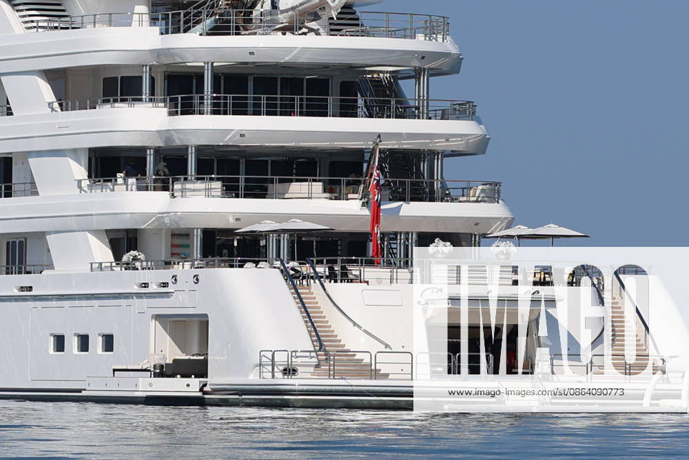 Jeff Bezos Yacht Anchored Off Forte dei Marmi Coast Jeff Bezos s yacht is anchored off the coast of the seaside resort of Forte dei Marmi, Italy on April 14, 2026. Photo by Iacopo Giannini IPA ABACAPRESS.COM Forte dei Marmi: Italy