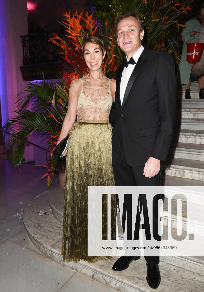 News from August 18, 2026: Mathilde Favier, Dior’s director of public relations, and her partner, film producer Nicolas Altmayer, died yesterday in a car accident in the Deux-Sèvres department. Semi-exclusive: Mathilde Favier and her partner Nicolas Altmayer at the Oiseau Reb Gala Eveningat the Théâtre National de l’Opéra Comique in Paris on November 18, 2021. The gala will help fund the opera and social projects of this institution in the heart of Paris, where works such as *Carmen* and *Manon* were premiered. Coadic Guirec, Bestimage. No web content for Switzerland and Belgium. Paris, France