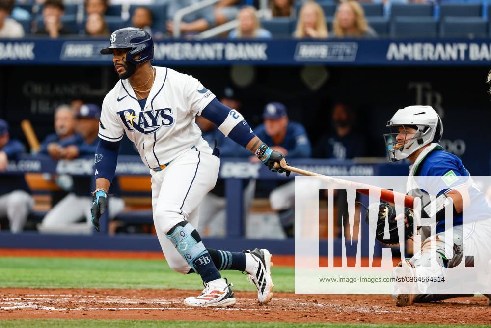 Tampa Bay Rays designated hitter Yandy DoÂaz (2) hits a single off of Toronto Blue Jays pitcher Shane Bieber (57) during the fourth inning at Tropicana Field on Thursday, Aug. 20, 2026, in St. Petersburg. St. Petersburg USA - ZUMAs70_ 20260820_zan_s70_021