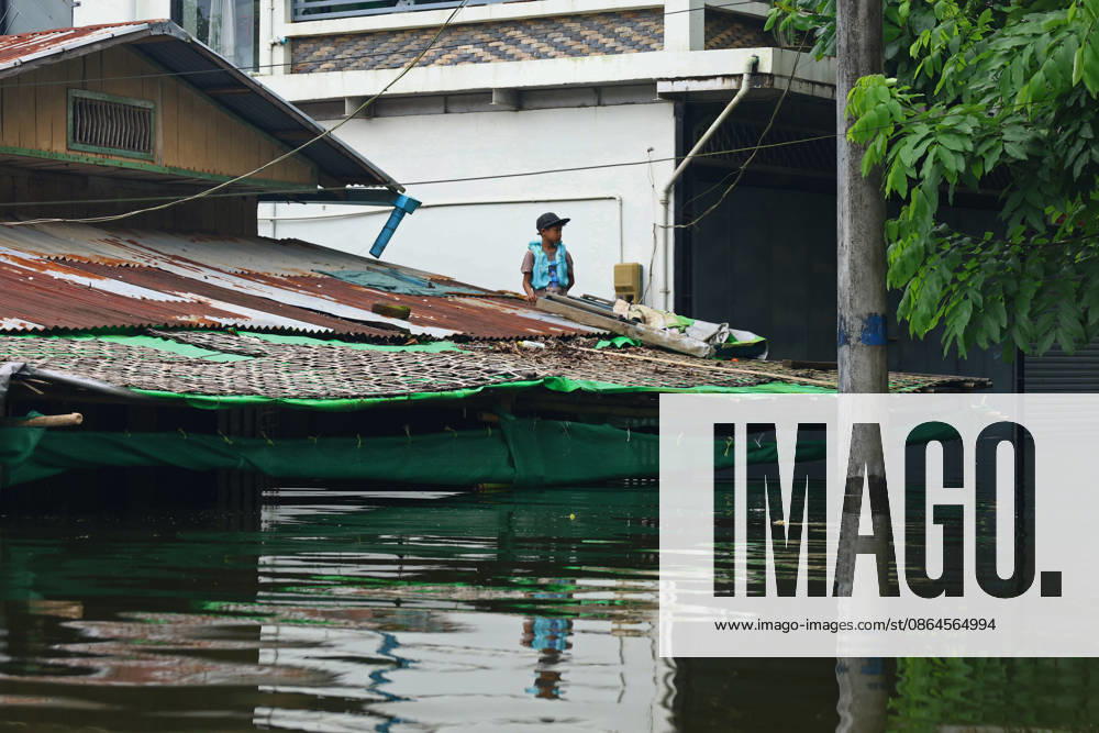 A resident remains inside a flooded house in Ngathaingchaung Township, Ayeyarwady Region, Myanmar..In Laymyethna Township, Ayeyarwady Region, the Ngawun River embankment collapsed on July 31, leaving nearby towns including Hinthada, Yegyi, Ngathaingchaung, Kyonpyaw and Kyaunggon still inundated for three weeks, affecting tens of thousands of people, officials said. Ngathaingchaung Myanmar - ZUMAn324 20260820_zip_n324_008