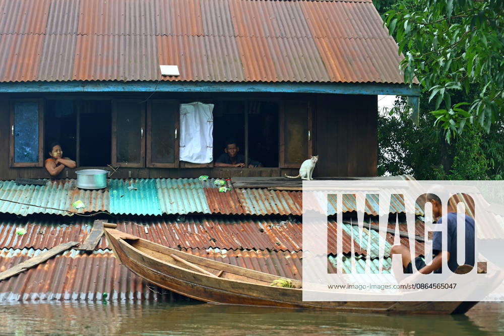 People resident remains inside a flooded house in Ngathaingchaung Township, Ayeyarwady Region, Myanmar..In Laymyethna Township, Ayeyarwady Region, the Ngawun River embankment collapsed on July 31, leaving nearby towns including Hinthada, Yegyi, Ngathaingchaung, Kyonpyaw and Kyaunggon still inundated for three weeks, affecting tens of thousands of people, officials said. Ngathaingchaung Myanmar - ZUMAn324 20260820_zip_n324_012