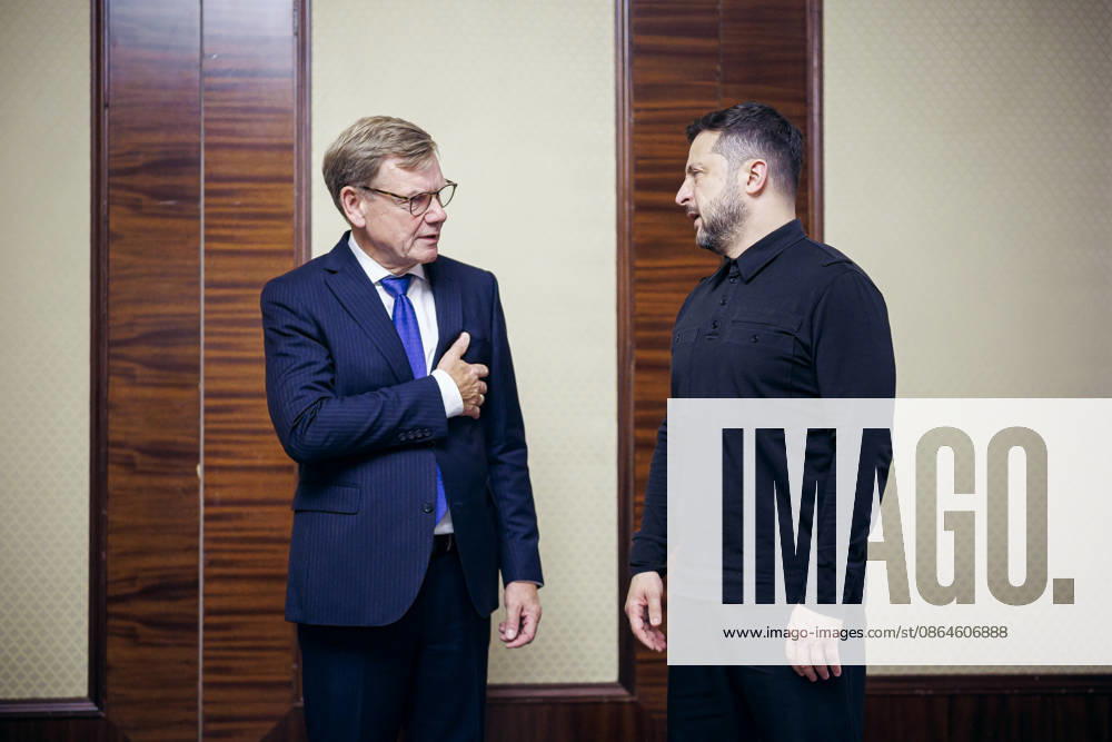 Johann Wadephul (CDU), Federal Minister of Foreign Affairs, meets with Volodymyr Zelenskyy, President of Ukraine, in Kyiv, August 22, 2026. Photographed on behalf of the Federal Foreign Office, Kyiv, Ukraine