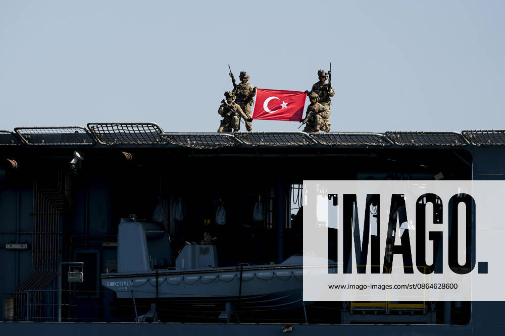 TEKNOFEST Blue Homeland KOCAELI, TURKIYE - AUGUST 23: Underwater Assault (SAT) and Underwater Defense (SAS) commandos affiliated with the Naval Forces Command execute demonstrations during the TEKNOFEST Blue Homeland festival in Kocaeli, Turkiye, on August 23, 2026. Organized under the main leadership of the Turkish Ministry of National Defense and the Turkish Technology Team Foundation (T3 Foundation), with Anadolu as the Global Communication Partner, the specialized event featured coordinated flybys by crewed military helicopters alongside Turkish-made Bayraktar TB2, Bayraktar TB3, and Bayraktar AKINCI unmanned aerial vehicles, highlighting the nation s naval aviation and defense capabilities. Arife Karakum Anadolu Istanbul Turkey. Edit