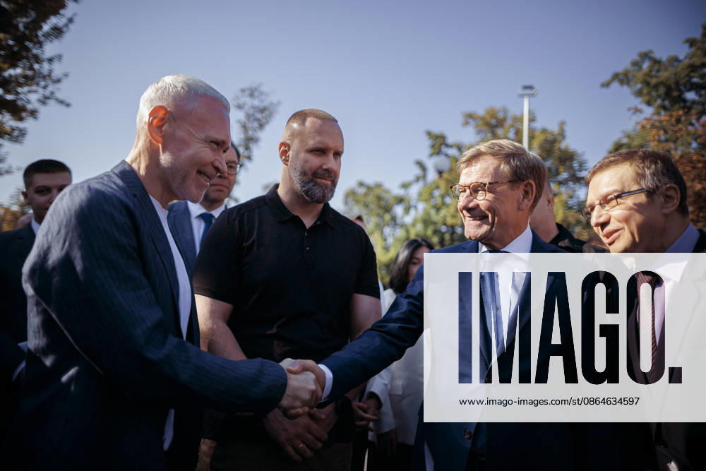 Johann Wadephul (CDU), Federal Minister of Foreign Affairs, participates in a flag ceremony in Kharkiv to mark Ukrainian National Flag Day. Here, he is being welcomed by the mayor of Kharkiv, Kharkiv, August 23, 2026. Photographed on behalf of the Federal Foreign Office in Kharkiv, Ukraine