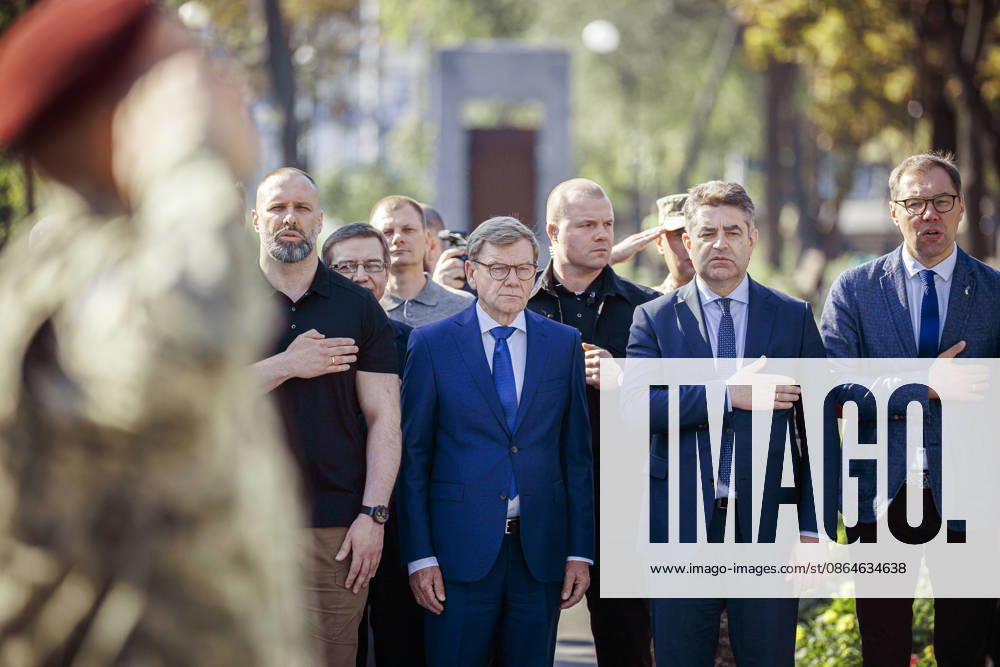 Johann Wadephul (CDU), Federal Minister of Foreign Affairs, participates in a flag-raising ceremony in Kharkiv to mark Ukrainian National Flag Day. Kharkiv, August 23, 2026. Photographed on behalf of the Federal Foreign Office. Kharkiv, Ukraine