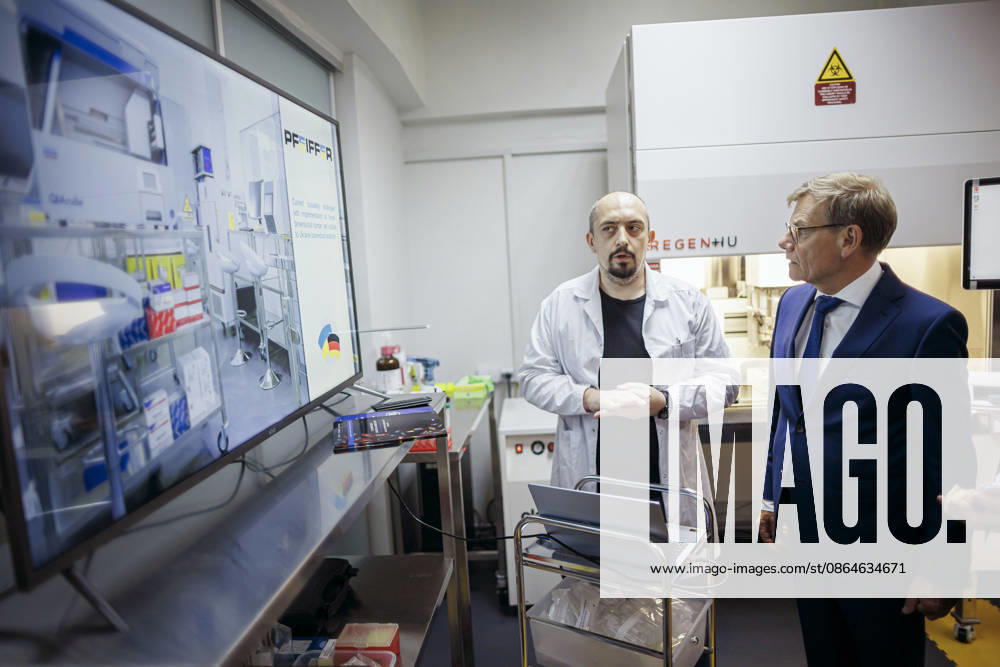 Johann Wadephul (CDU), Federal Minister of Foreign Affairs, visits Karasin University; photographed during a tour of the university’s underground facilities with Rector Tetiana Kahanowska in Kharkiv, August 23, 2026. Photographed on behalf of the Federal Foreign Office in Kharkiv, Ukraine