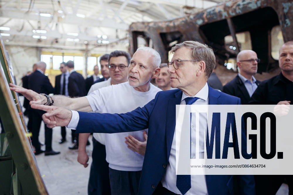 Johann Wadephul (CDU), Federal Minister of Foreign Affairs, visits a destroyed subway depot in the city of Kharkiv with the mayor of Kharkiv, Ihor Terechov. Kharkiv, August 23, 2026. Photographed on behalf of the Federal Foreign Office. Kharkiv, Ukraine
