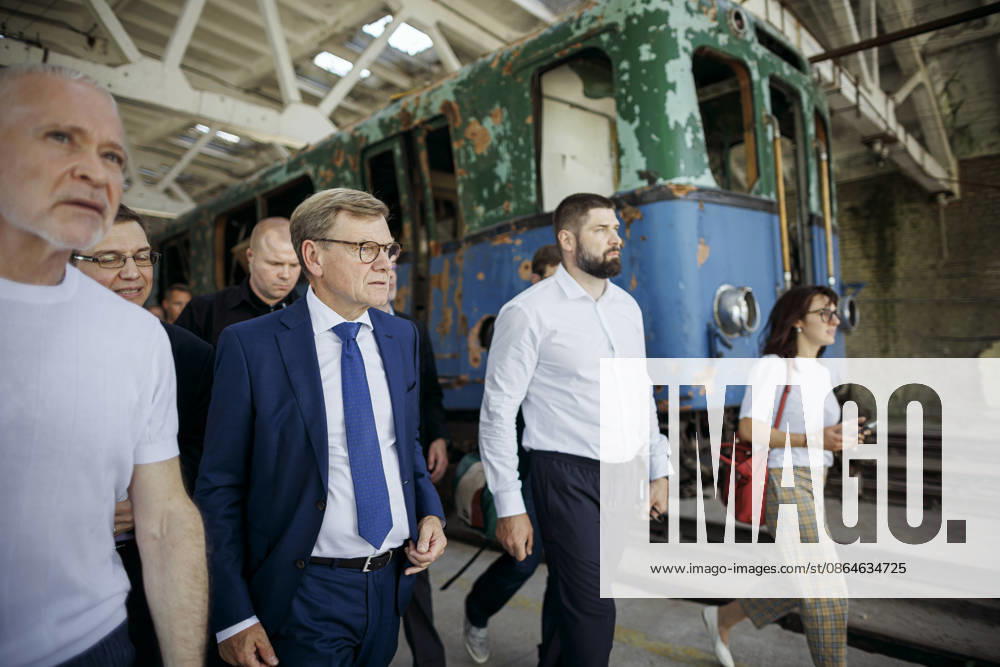 Johann Wadephul (CDU), Federal Minister of Foreign Affairs, visits a destroyed subway depot in the city of Kharkiv with the mayor of Kharkiv, Ihor Terechov. Kharkiv, August 23, 2026. Photographed on behalf of the Federal Foreign Office. Kharkiv, Ukraine