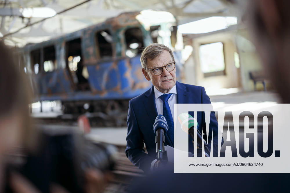 Johann Wadephul (CDU), Federal Minister of Foreign Affairs, delivers a press statement at a destroyed subway depot in the city of Kharkiv. Kharkiv, August 23, 2026. Photographed on behalf of the Federal Foreign Office, Kharkiv, Ukraine.