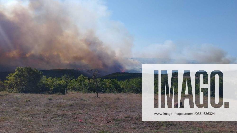 Forest fire in Kocaeli KOCAELI, TURKIYE - AUGUST 23: A view of a forest fire as firefighting teams respond with ground and aerial interventions in Kocaeli, Turkiye, on August 23, 2026. Fatih Gurbuz Anadolu Kocaeli Turkey. Editorial use only. Please get in touch for any other usage.