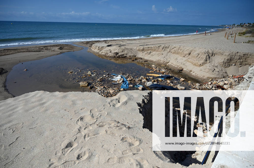 Roda De Bero Tarragona, Spain: A view of the beach after the storm in Roda de Bera, Tarragona Following the storm in Tarragona, several cars and streets with damage are the result of the heavy downpour that fell on Friday, August 21st. Roda De Berà Spain - ZUMAs197 20260823_aaa_s197_104