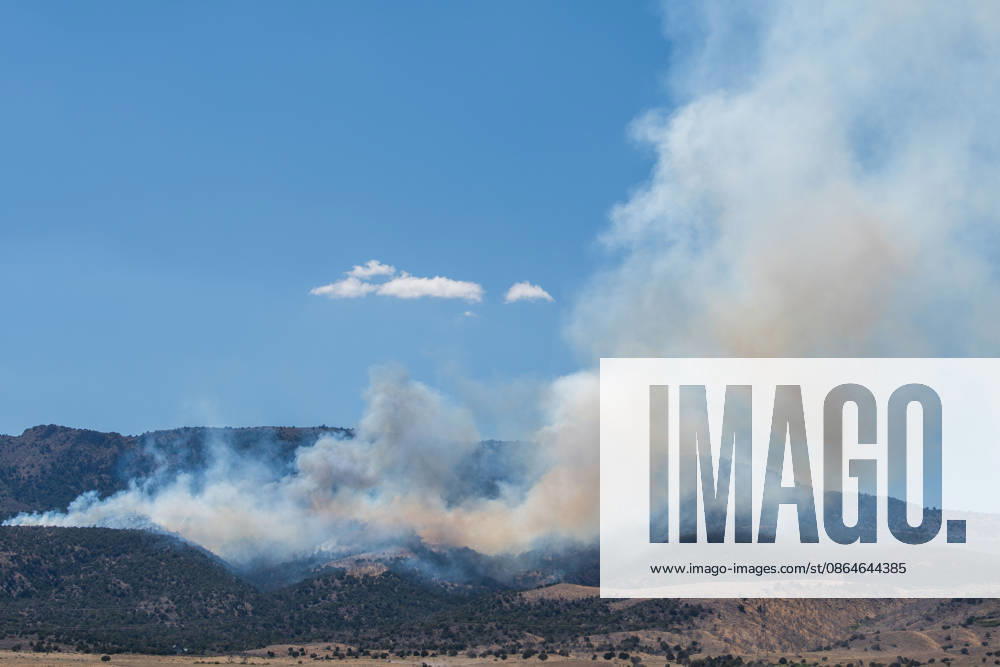 Smoke and flames are visible on a hillside as the Big Mountain Fire burns southwest of Elberta, Utah, United States, on August 23, 2026. State and local air and ground resources were deployed to fight the wildland fire, which rapidly reached an estimated 30 acres with zero containment. Elberta USA - ZUMAm292 20260823_znp_m292_006