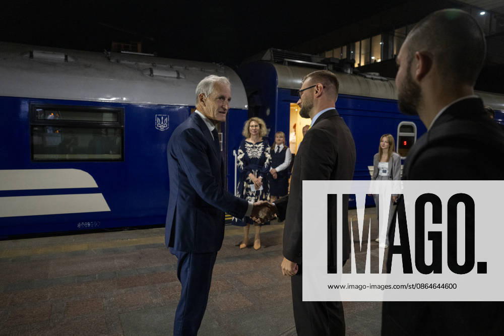 The train is ready to depart from Kyiv, Ukraine, for Przemyśl, Poland. Prime Minister Jonas Gahr Store (Ap) is traveling by train back to Poland after his visit to Ukraine. Photo: Javad Parsa, NTB, Kyiv, Ukraine vlupaKfXBr8 Ref BNC POLvlupaKfXBr8 jpg