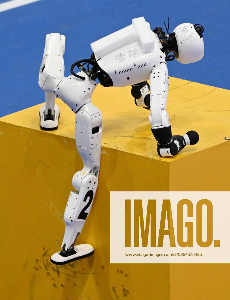(260824) -- BEIJING, Aug. 24, 2026 -- The robot of Tianxiao Team competes during 100m Obstacles of the 2nd World Humanoid Robot Games in Beijing, capital of China, Aug. 24, 2026. ) (SP)CHINA-BEIJING-WORLD HUMANOID ROBOT GAMES (CN) ZhangxChenlin