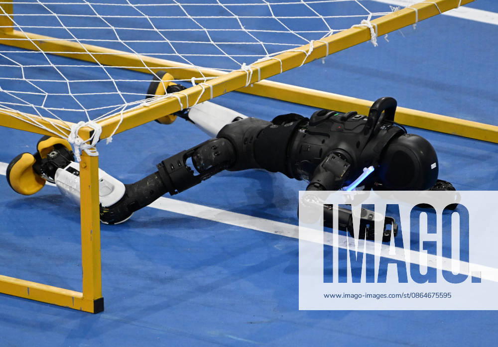 (260824) -- BEIJING, Aug. 24, 2026 -- The robot of Beijing AGIbot Team competes during 100m Obstacles of the 2nd World Humanoid Robot Games in Beijing, capital of China, Aug. 24, 2026. ) (SP)CHINA-BEIJING-WORLD HUMANOID ROBOT GAMES (CN) ZhangxChenlin